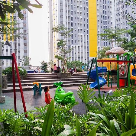 Simply Minimalist 2Br The Springlake Summarecon Apartment By Travelio Bekasi Exterior foto